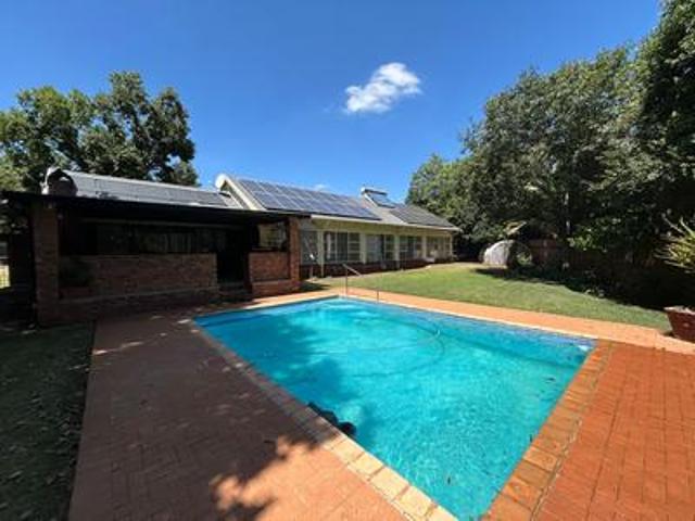 6 bedroom house on the market in eld.