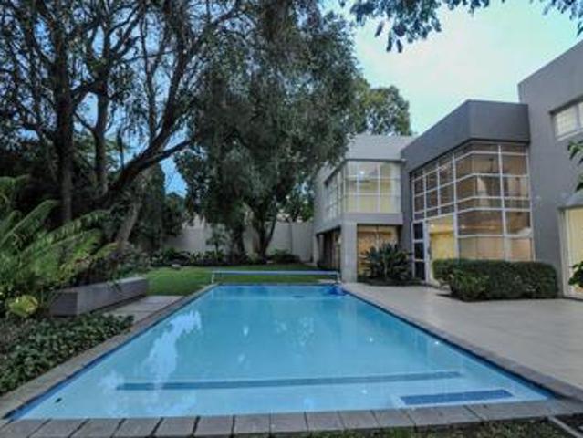 6 bedroom house on the market in mor.