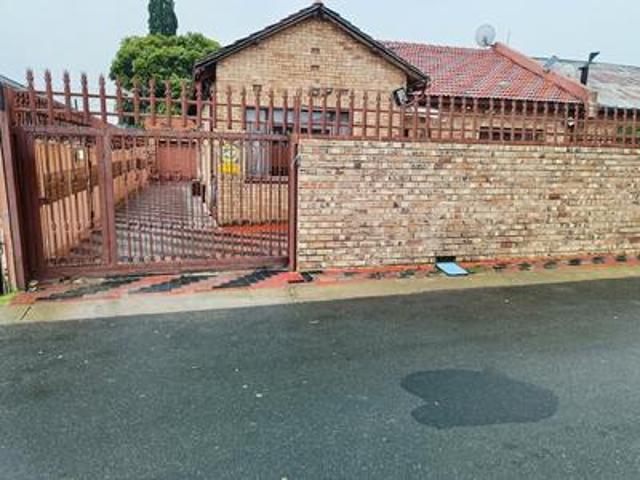 6 bedroom house on the market in new.