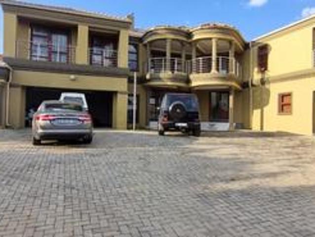 6 bedroom house on the market in sum.