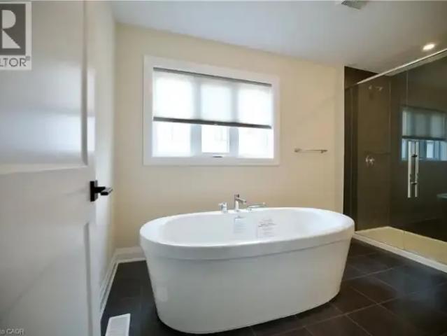 6 Bedroom House Waterloo ON LS102795002