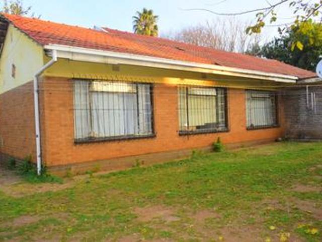 6 bedroom house with potential on th.