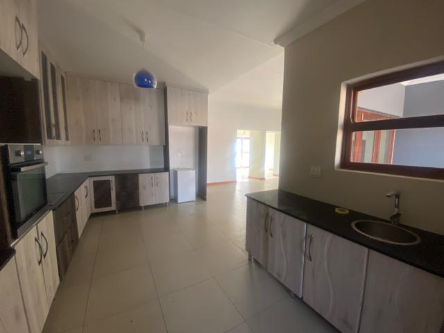 6 Bedroom House To Rent in Waterlake Farm Lifestyle Estate