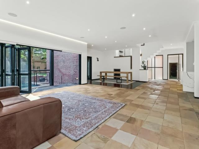 6 Bedroom House To Rent in Dainfern Valley Estate