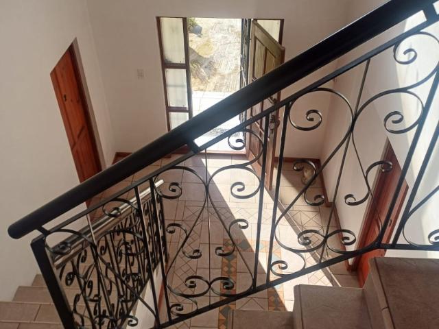 6 Bedroom House To Rent in Grahamstown Central