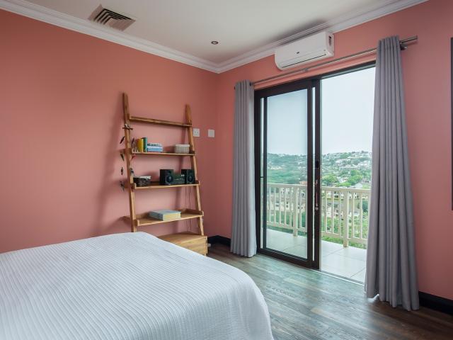 6 Bedroom House To Rent in La Lucia Ridge