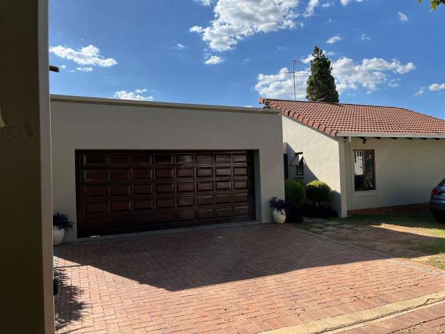 6 Bedroom House to rent Sandton Lonehill Available Immediately