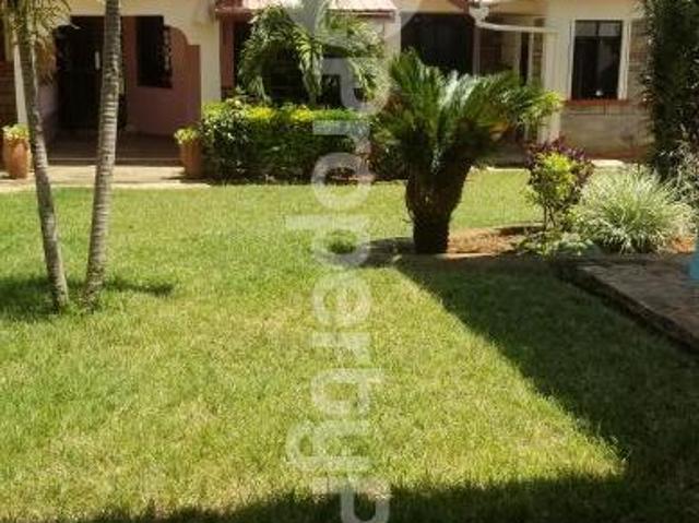 6 bedroom Houses for sale Daktari Drive, near Uzima University, Kisumu West Kisumu PID: 3ATQZ | PropertyPro