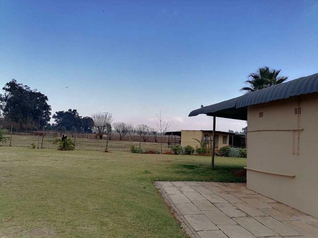 6 Bedroom Home on a 1.4Ha property Priced to sell