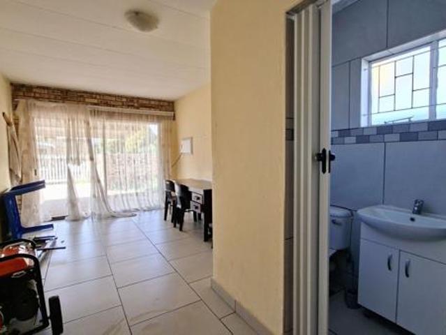 6 Bedroom Simplex in Kanoniers Park