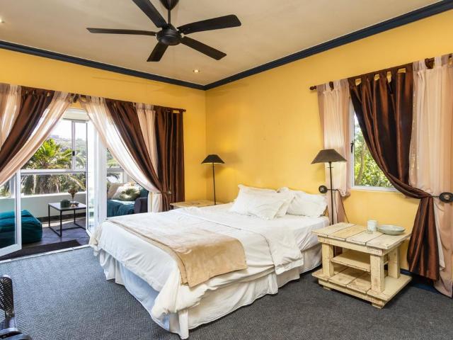 6 Bedroom townhouse sectional sold in Port Edward