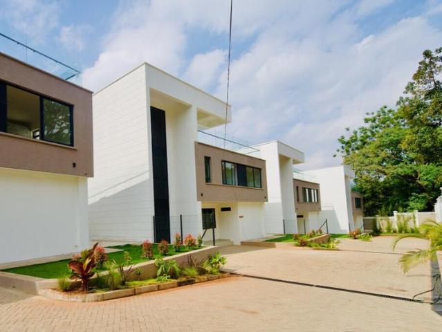 6 Bedroom Villa All En Suite + 2 DSQs in Peponi For Rent