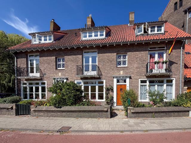 6 bedrooms geschakelde woning Surface Area: 183m2