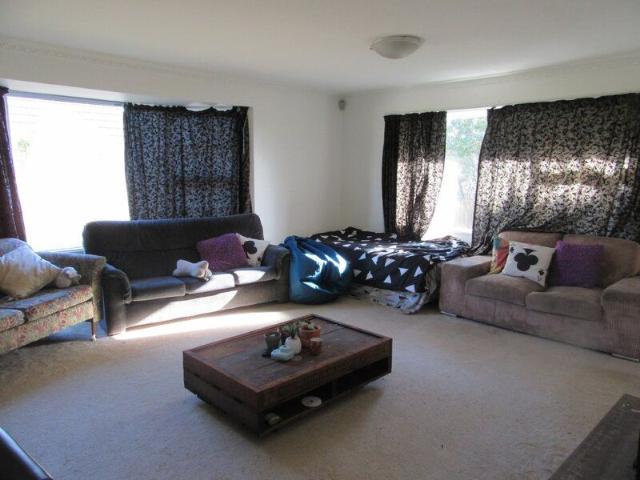 6 BEDROOMS, 2 BATHROOMS, LARGE DOUBLE GARAGE, AMPLE PRIVACY