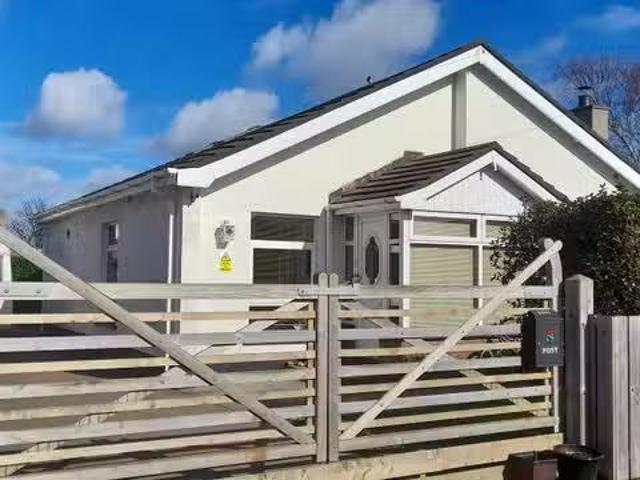 6 Beechfield Park