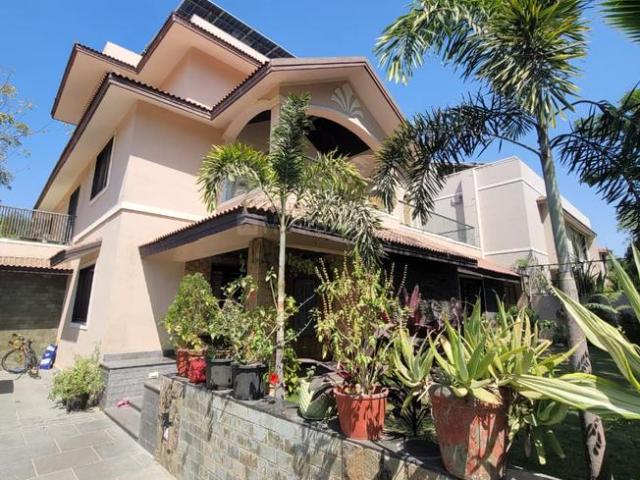 6 BHK Villa in Thaltej for resale Ahmedabad. The reference number is 19974826