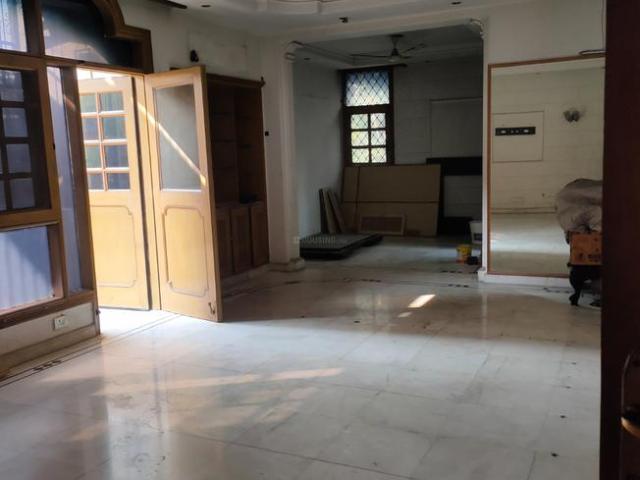 6 BHK Villa in Sector 15A for rent Noida. The reference number is 8020748