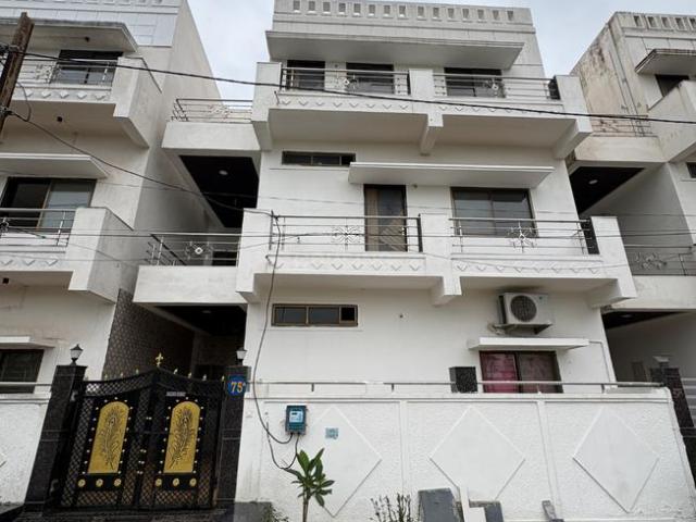6 BHK Villa in Shankar Nagar for resale Raipur. The reference number is 20892930