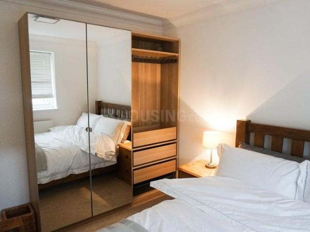 6 BHK Apartment in Bandra East for resale Mumbai. The reference number is 9657837