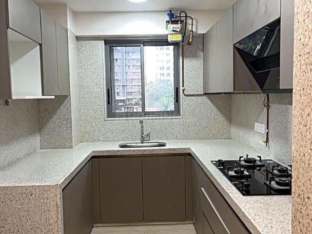 6 BHK Apartment in Juhu for resale Mumbai. The reference number is 17578021