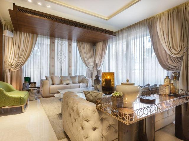 6 BHK Apartment in Vile Parle West for resale Mumbai. The reference number is 16603550