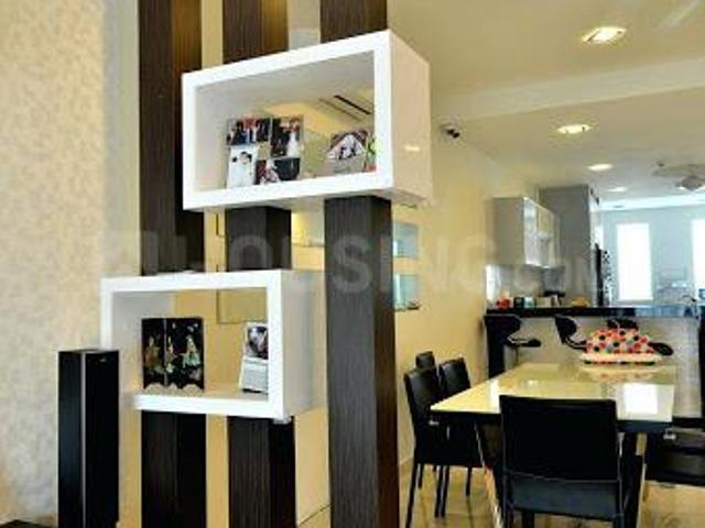 6 BHK Apartment in Vile Parle East for resale Mumbai. The reference number is 9663661
