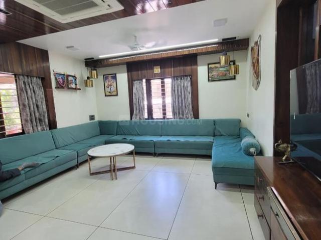 6 BHK Independent House in Thaltej for resale Ahmedabad. The reference number is 19982991