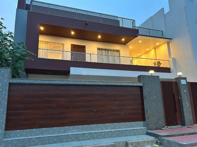 6 BHK Independent House in Vrindavan Yojana for resale Amar Shaheed Path. The reference number is 17326401
