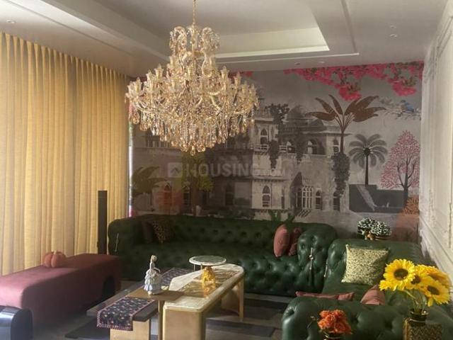 6 BHK Independent House in DLF Phase 2 for resale Gurgaon. The reference number is 18304462