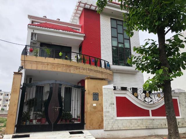 6 BHK Independent House in Gomti Nagar for rent Lucknow. The reference number is 20740429