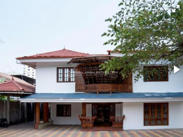 6 BHK Independent House in Kaloor for resale Kochi. The reference number is 20229373