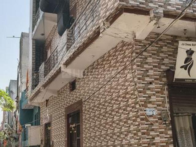 6 BHK Independent House in Karawal Nagar for resale New Delhi. The reference number is 20076901