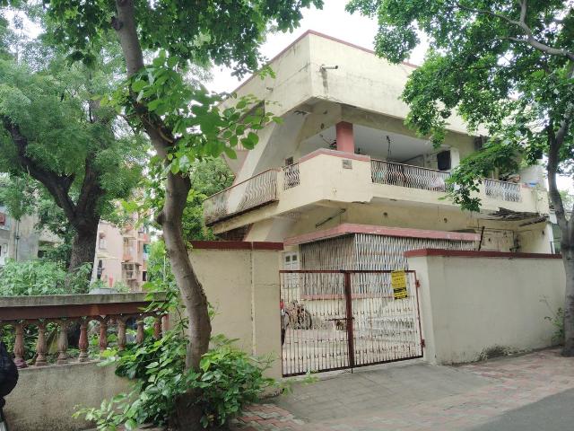 6 BHK Independent House in Maninagar for resale Ahmedabad. The reference number is 14839218