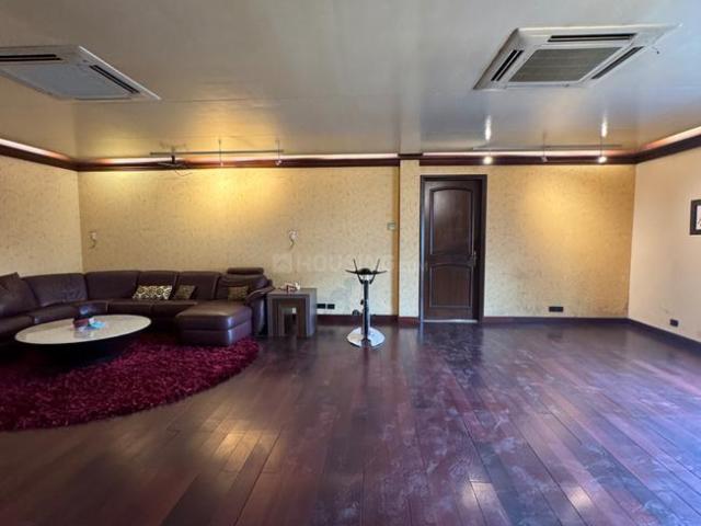 6 BHK Independent House in Maharani Bagh for resale New Delhi. The reference number is 18887835