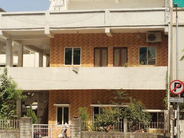 6 BHK Independent House in Nava Vadaj for resale Ahmedabad. The reference number is 20351523