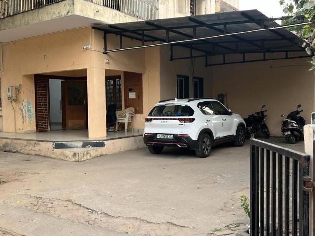 6 BHK Independent House in Navrangpura for resale Ahmedabad. The reference number is 17790006