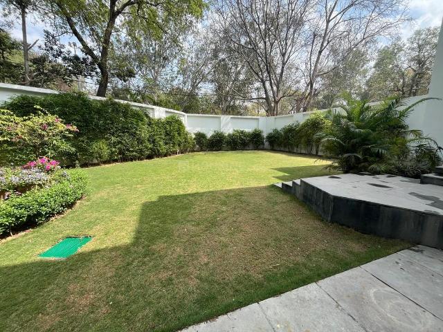 6 BHK Independent House in New Friends Colony for resale New Delhi. The reference number is 20352856