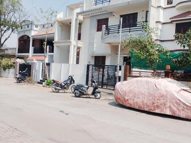 6 BHK Independent House in New Ranip for resale North West. The reference number is 17731112