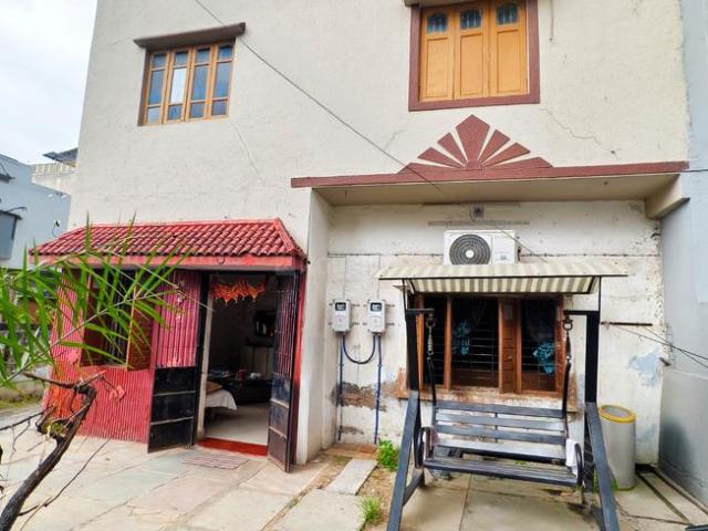 6 BHK Independent House in Paldi for resale Ahmedabad. The reference number is 20857646