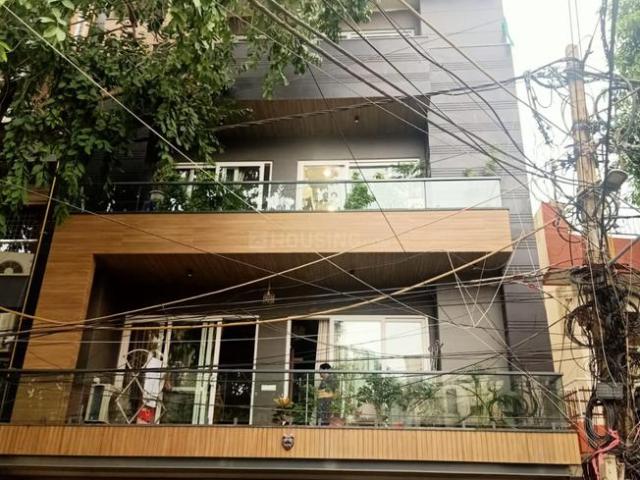 6 BHK Independent House in Pitampura for resale New Delhi. The reference number is 20710796