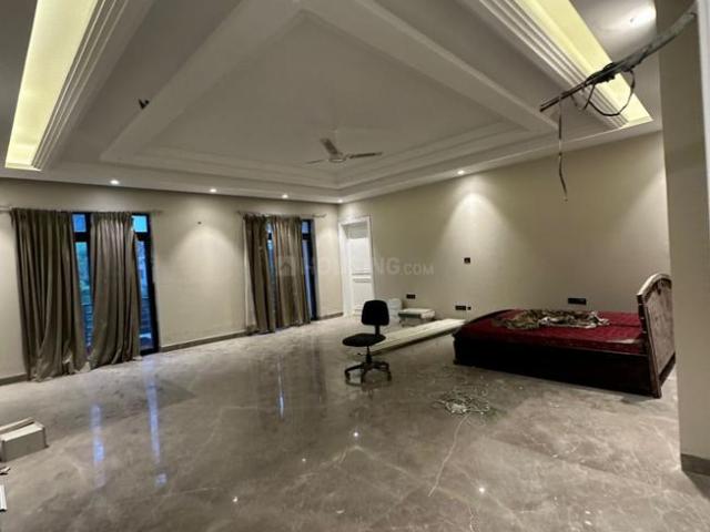 6 BHK Independent House in Sainik Farm for resale South Delhi. The reference number is 17791079