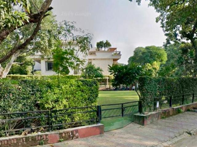 6 BHK Independent House in Sector 18 for resale Chandigarh. The reference number is 20967159