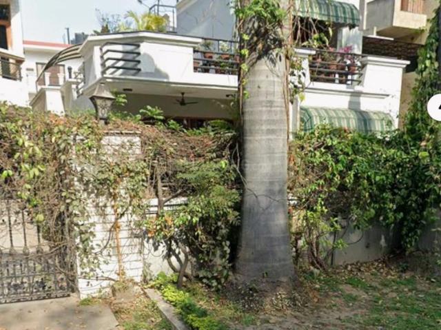 6 BHK Independent House in Sector 37 for resale Chandigarh. The reference number is 20923751