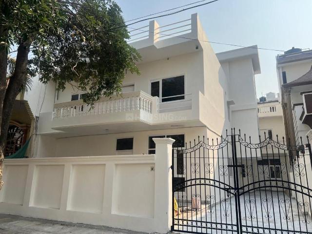 6 BHK Independent House in Sector 39 for resale Noida. The reference number is 19940564