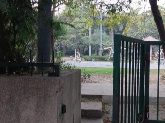 6 BHK Independent House in Sector 41 for resale Noida. The reference number is 19964629