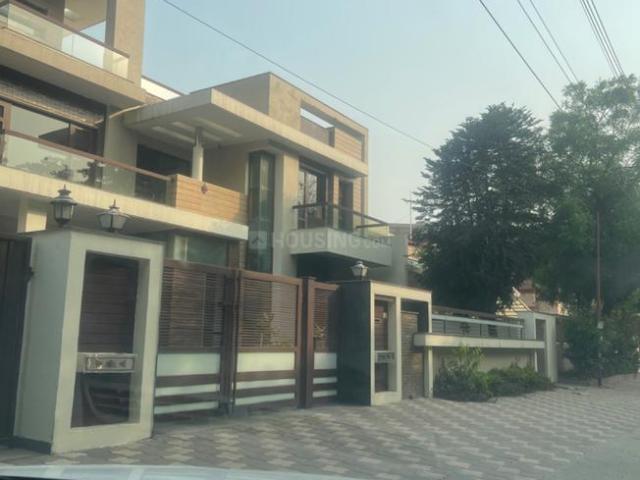 6 BHK Independent House in Sector 61 for resale Mohali. The reference number is 17530167