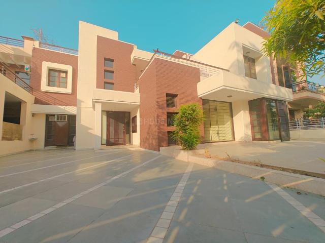 6 BHK Independent House in Sector 71 for resale Mohali. The reference number is 14685935