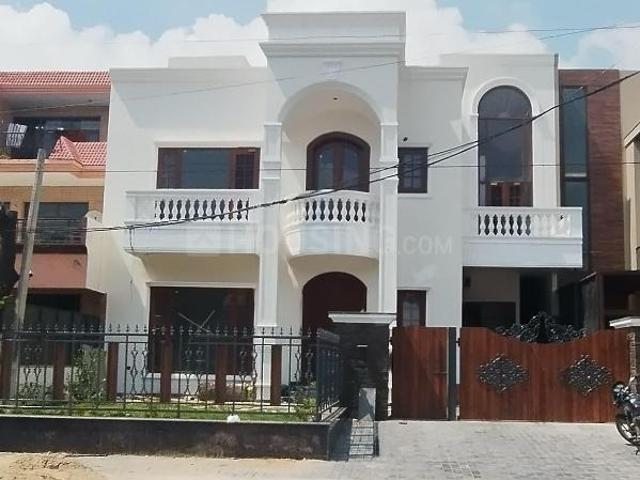 6 BHK Independent House in Sector 71 for resale Sahibzada Ajit Singh Nagar. The reference number is 15491941