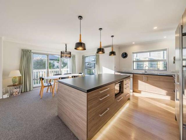 6 Bluejacket Place, Whitby, Porirua City