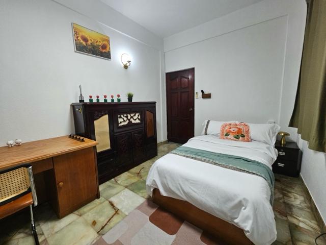6 BOURNEMOUTH ROAD Semi Detached House Room Rental, $1,700, 1 Bed 5 Bath 3,800 sqft $0.32 psf